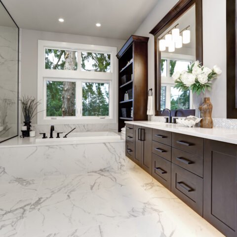 Master,Modern,Bathroom,Interior,In,Luxury,Home,With,Dark,Hardwood