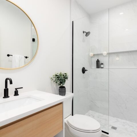 A,Modern,Bathroom,With,A,White,Oak,Cabinet,With,A